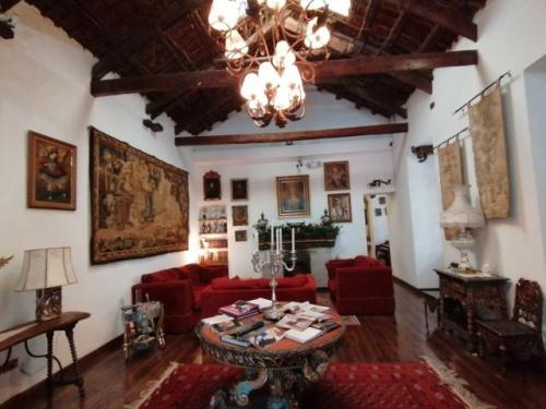 Casa San Marcos, 450m2 de terreno y 1400m2 de construcción, 11 habitaciones