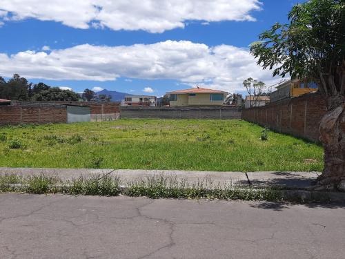 CONOCOTO, San José del valle, Terreno 1000m2, todos los servicios, frente 20 metros