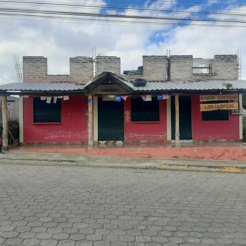CHECA, vendo terreno1500m, con casa y 2 locales comerciales, servicios básicos 