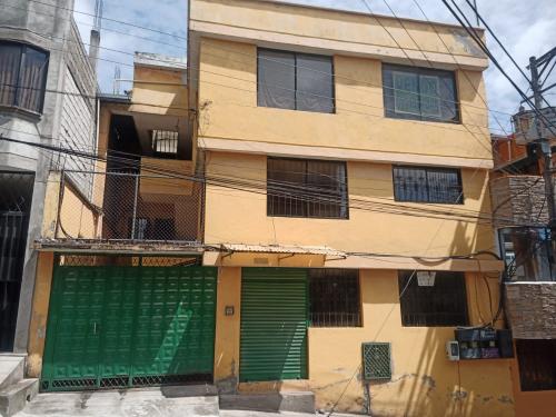 Puengasi, casa rentera de venta, 3 departamentos, uno en construcción