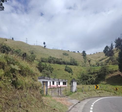 FINCA en venta, ubicada en el Km 20 vía a Santo Domingo, tiene luz y agua