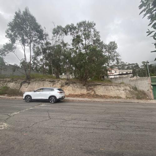 Vendo 490m2 de terreno en la Urbanización Club la Marca, Mitad del Mundo