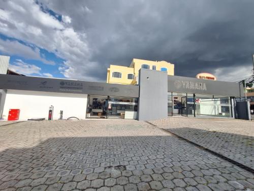 CHILLOS, ARRIENDO Propiedad comercial en la Av Gral Rumiñahui, 840m2 terreno y  300 construcción